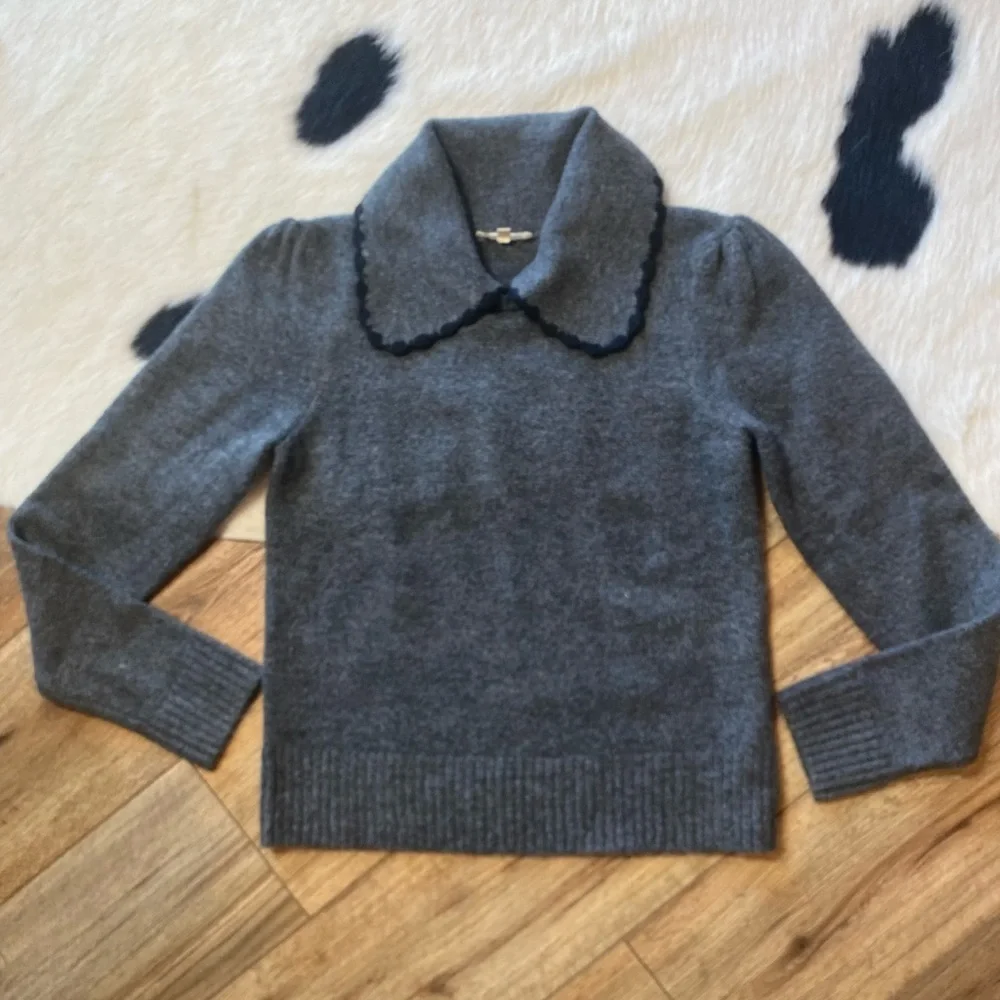 Mystree sweater long-sleeved, pointed collar,scalloped trim puffed shoulders